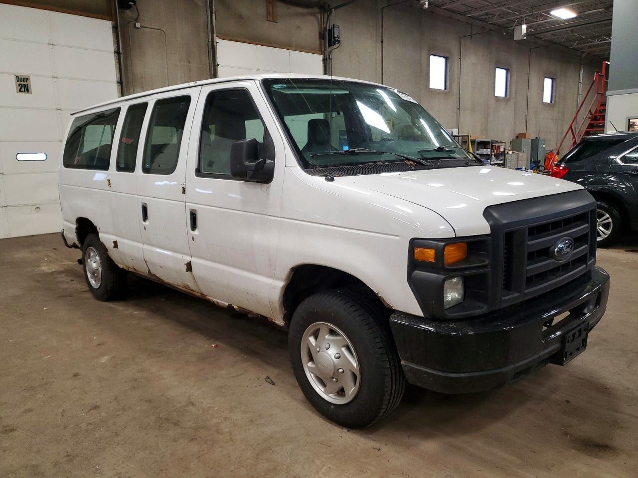 2010 Ford Econoline E350 Super Duty Wagon - Image 4