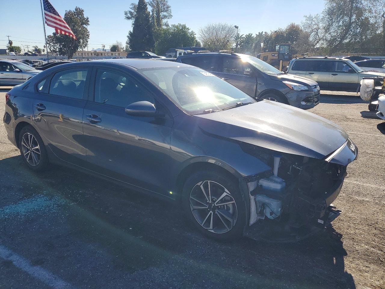 2023 Kia Forte Lxs - Image 4