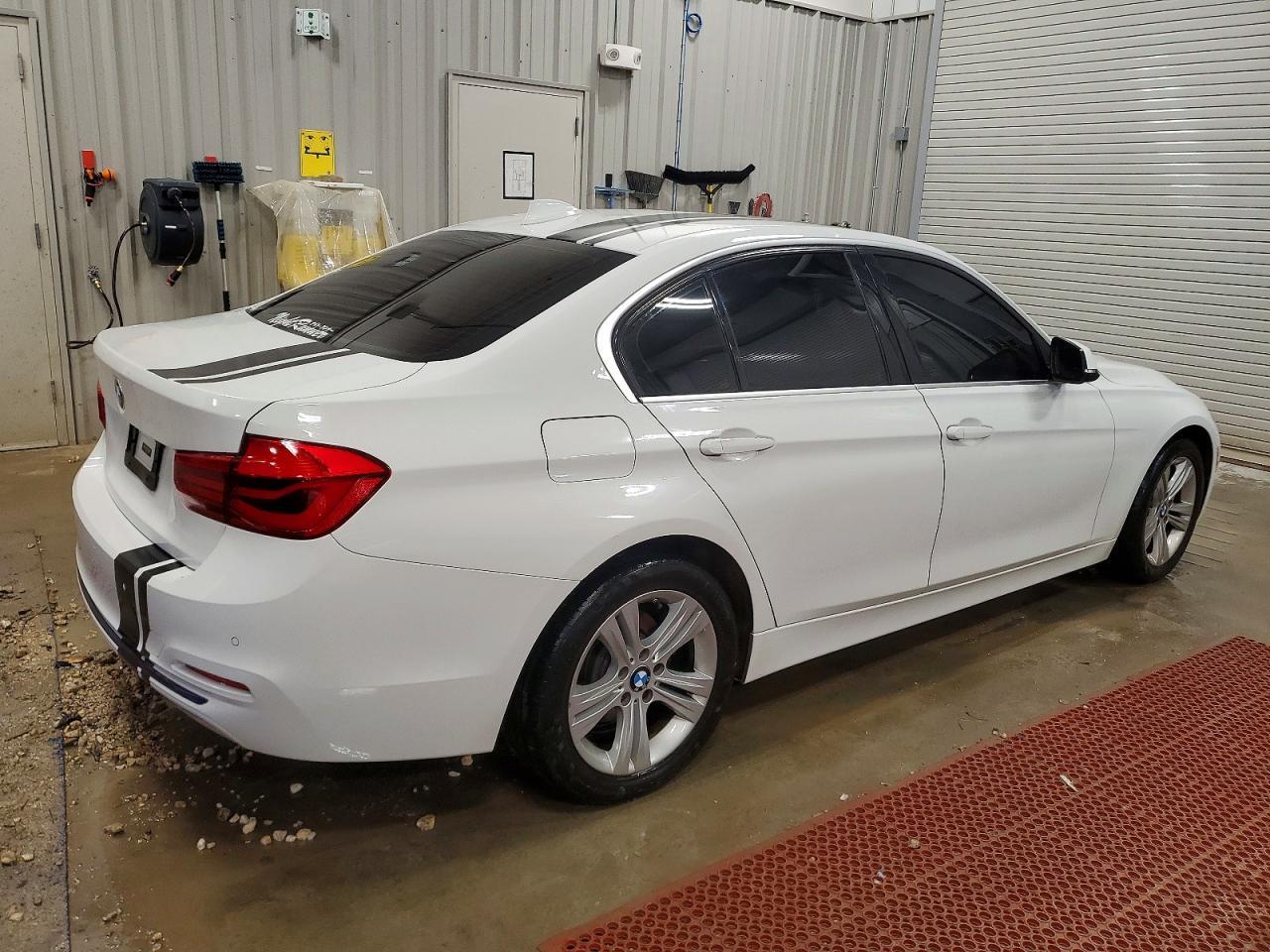 2017 BMW 330 Xi - Image 3