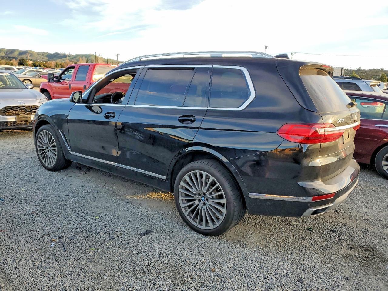 2020 BMW X7 xDrive40I - Фото 2