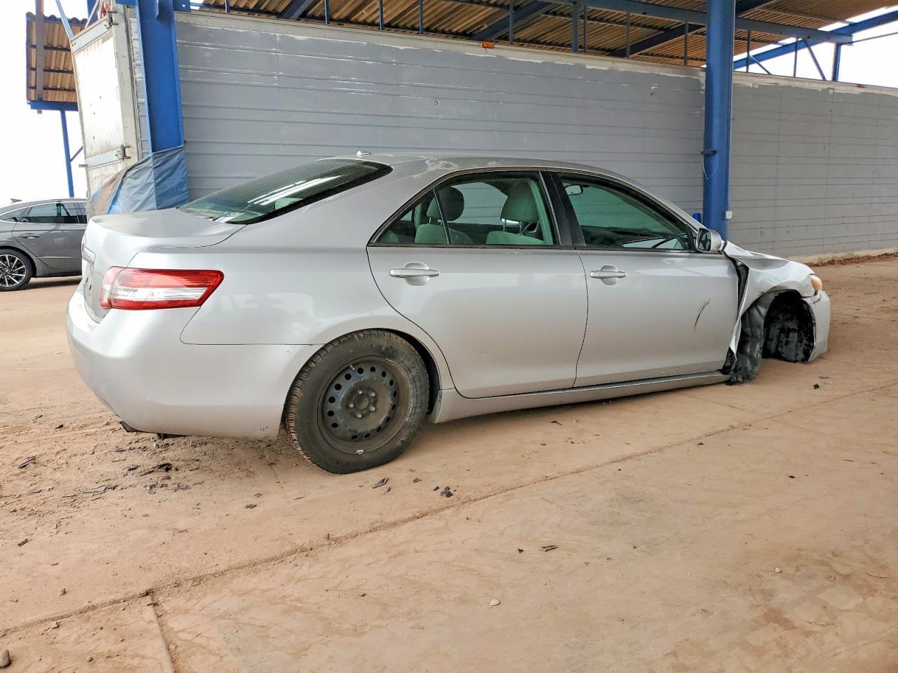 2011 Toyota Camry Base - Фото 3