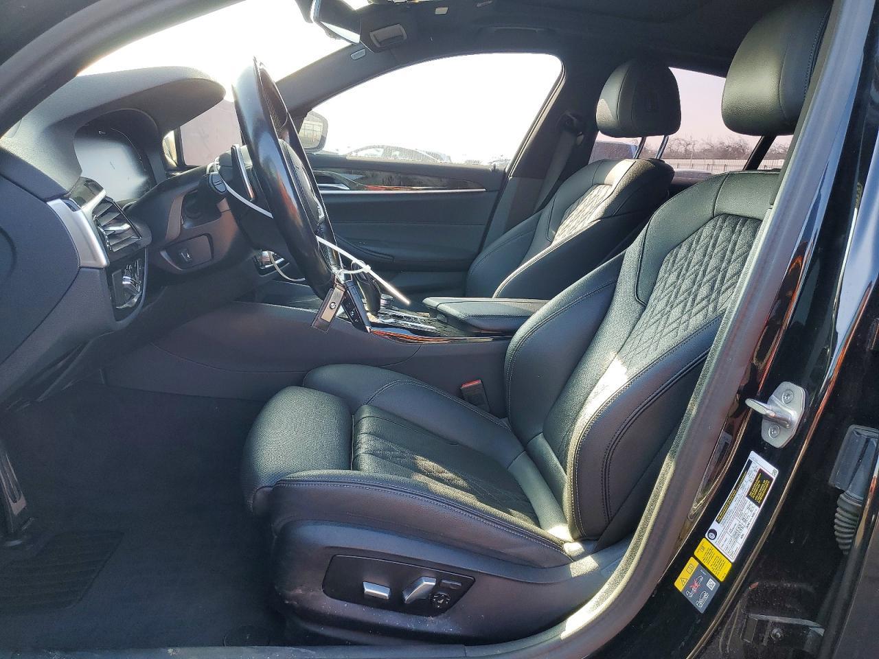 2023 BMW 530E - Image 7