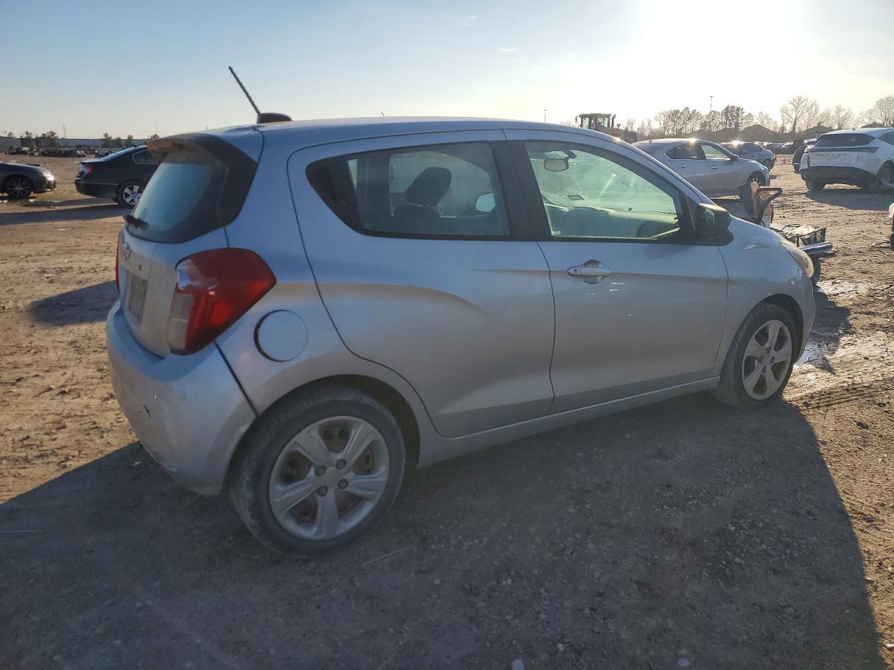 2019 Chevrolet Spark Ls - Фото 3