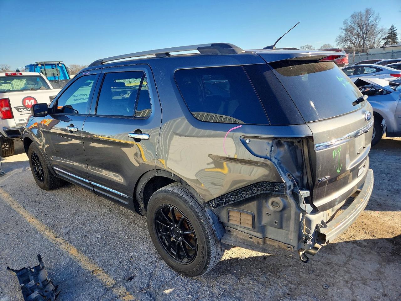 2015 Ford Explorer Xlt - Фото 2