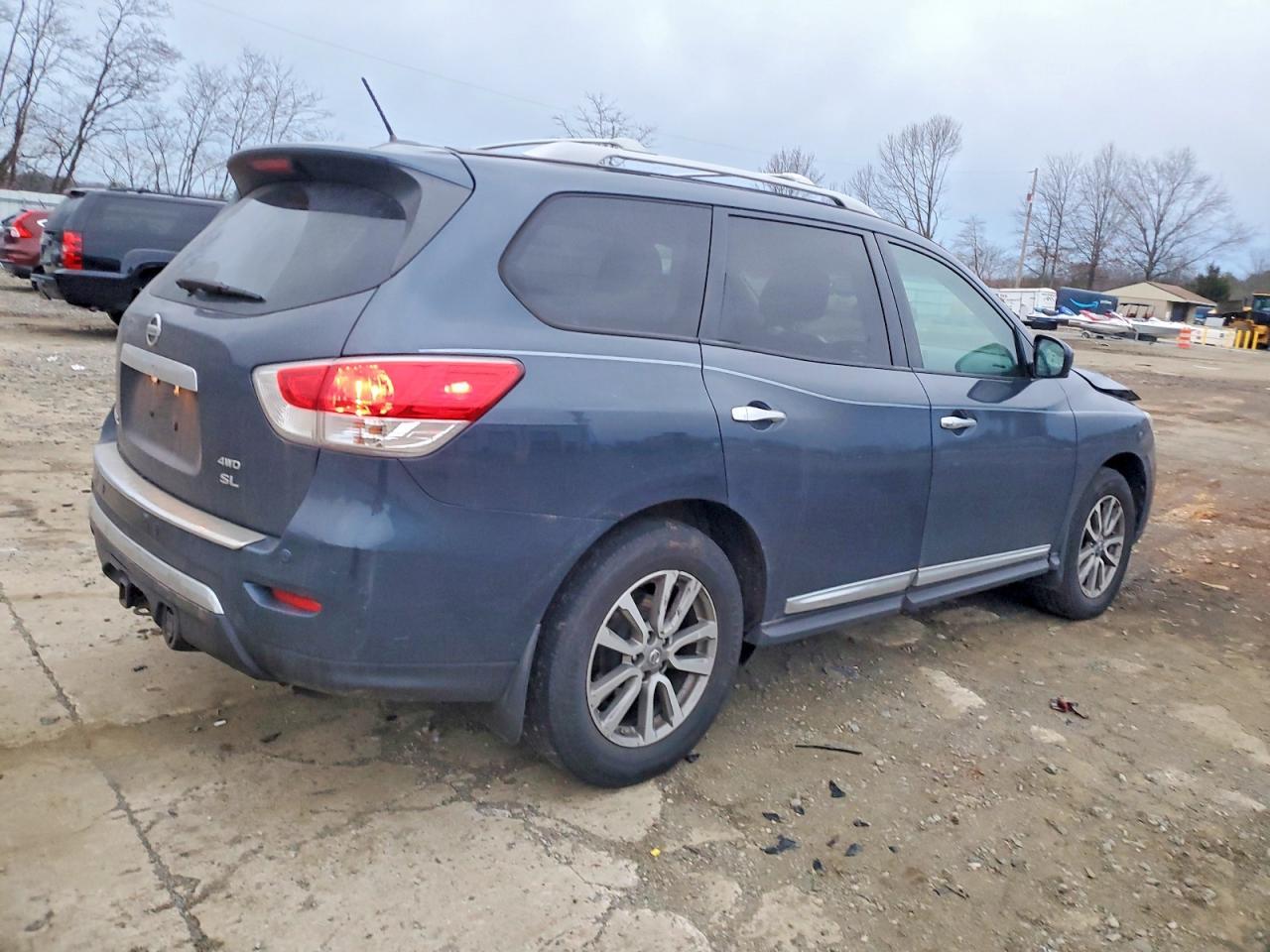 2016 Nissan Pathfinder S - Image 3
