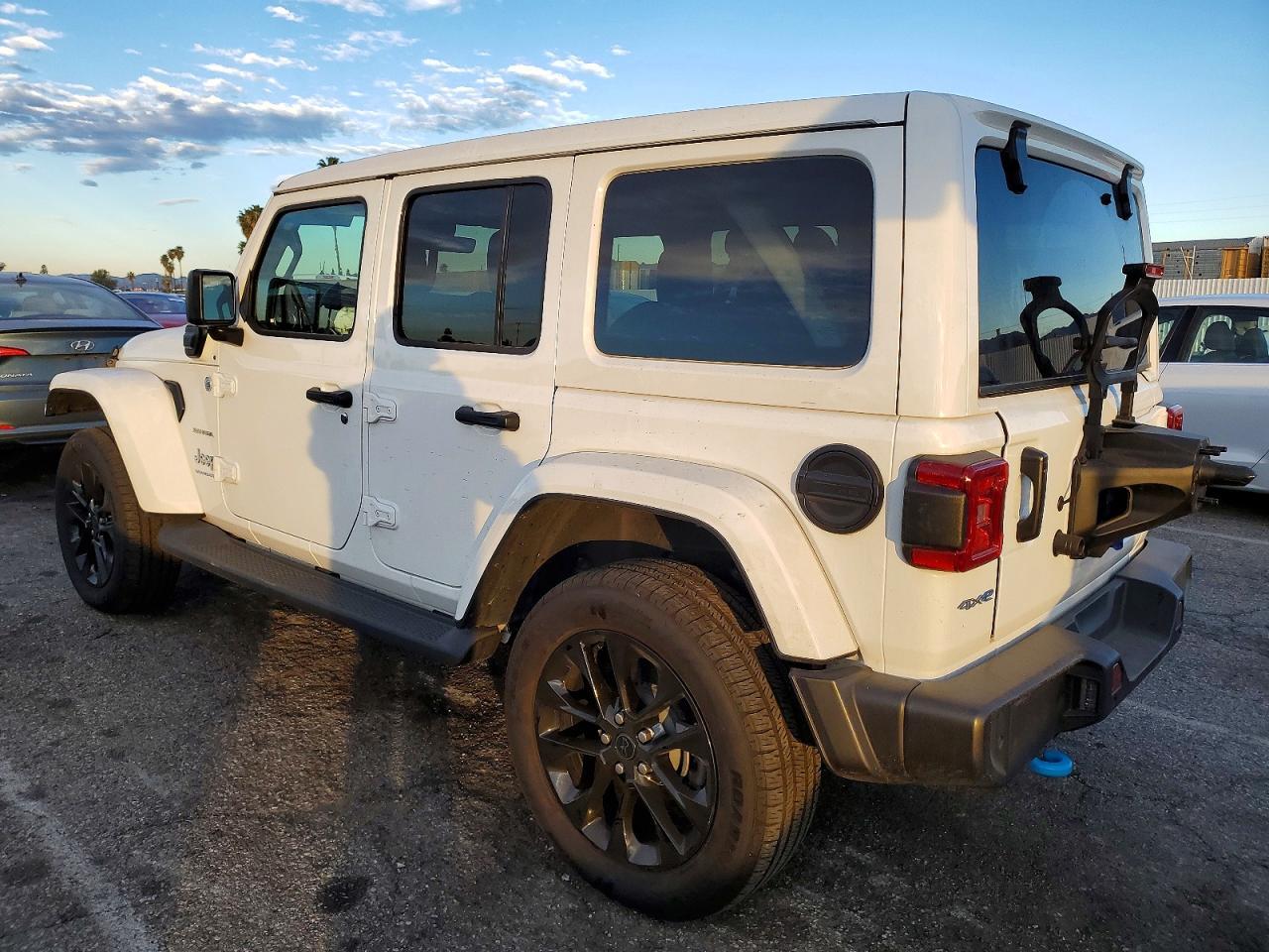 2024 Jeep Wrangler Sahara 4Xe - Фото 2