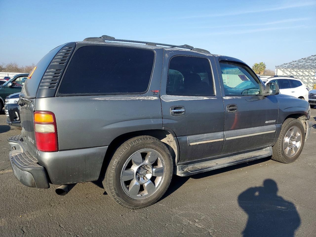 2002 Chevrolet Tahoe C1500 - Фото 3