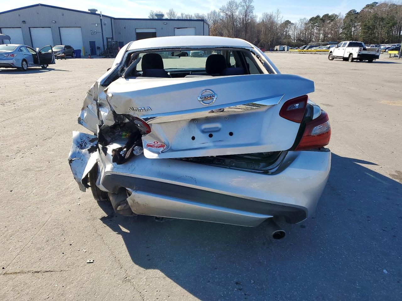 2018 Nissan Altima 2.5 - Image 6