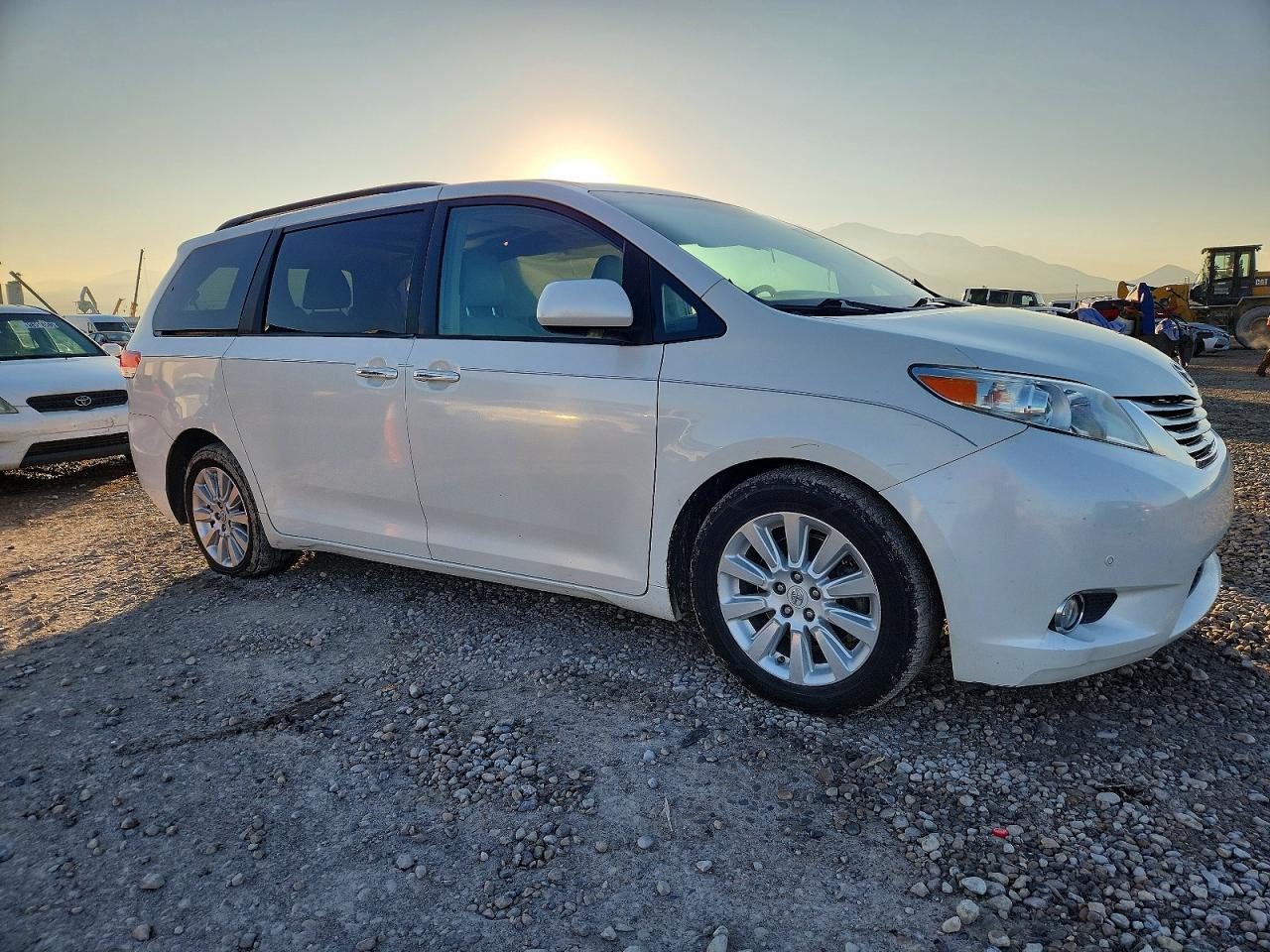 2011 Toyota Sienna Limited 7-Passenger - Image 4