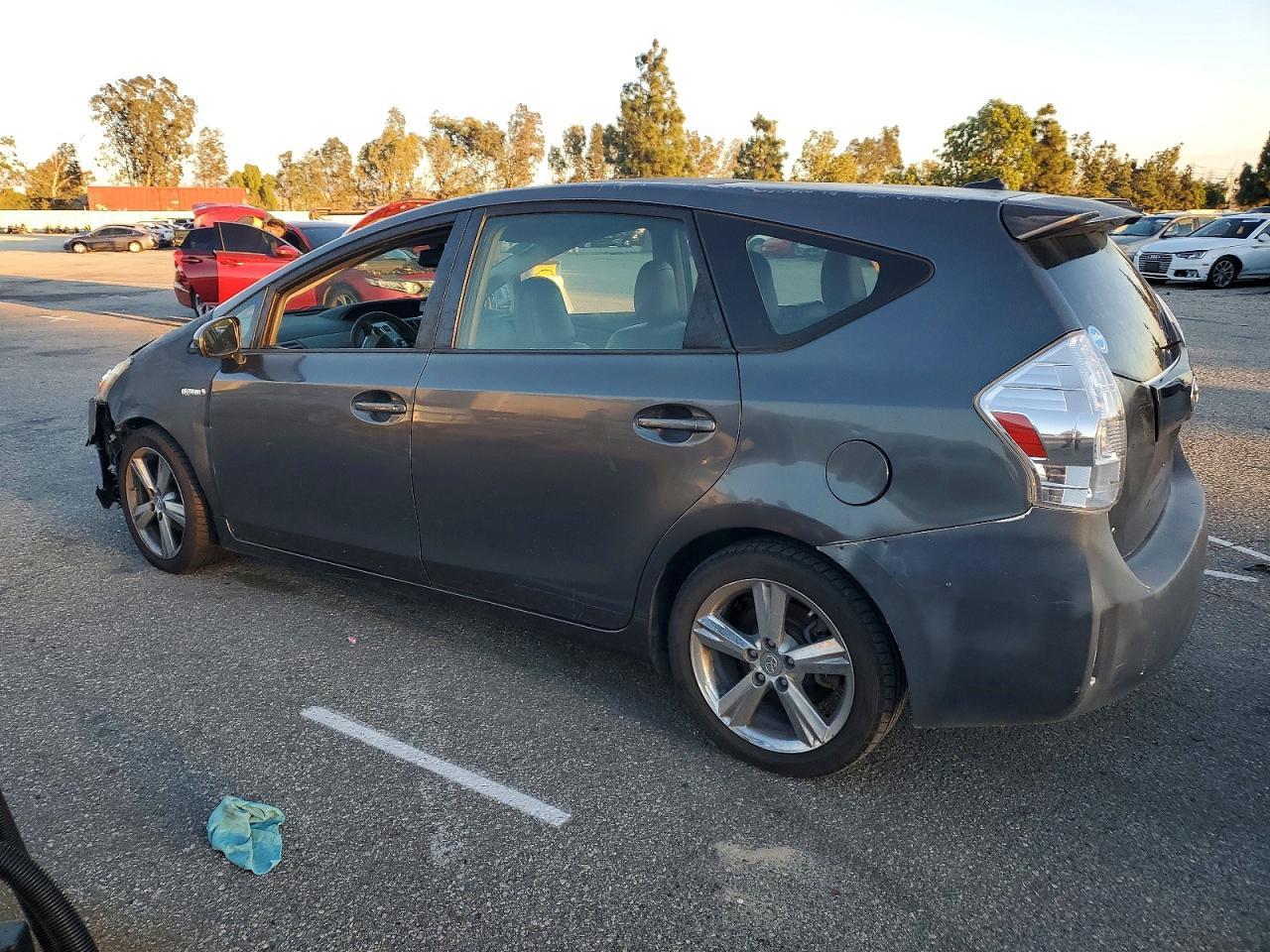 2012 Toyota Prius V - Фото 2