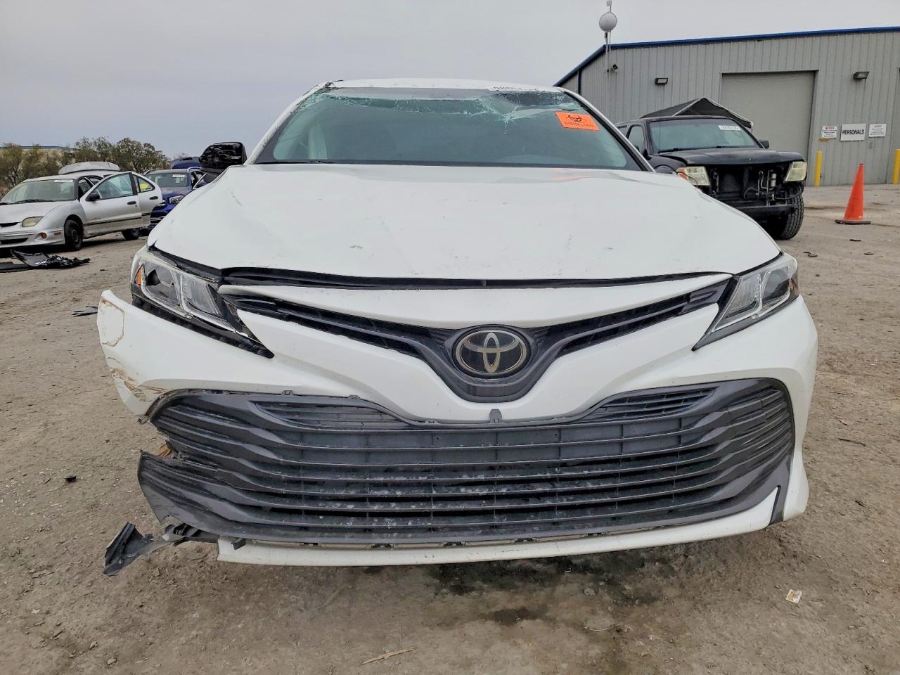2018 Toyota Camry Le - Фото 5