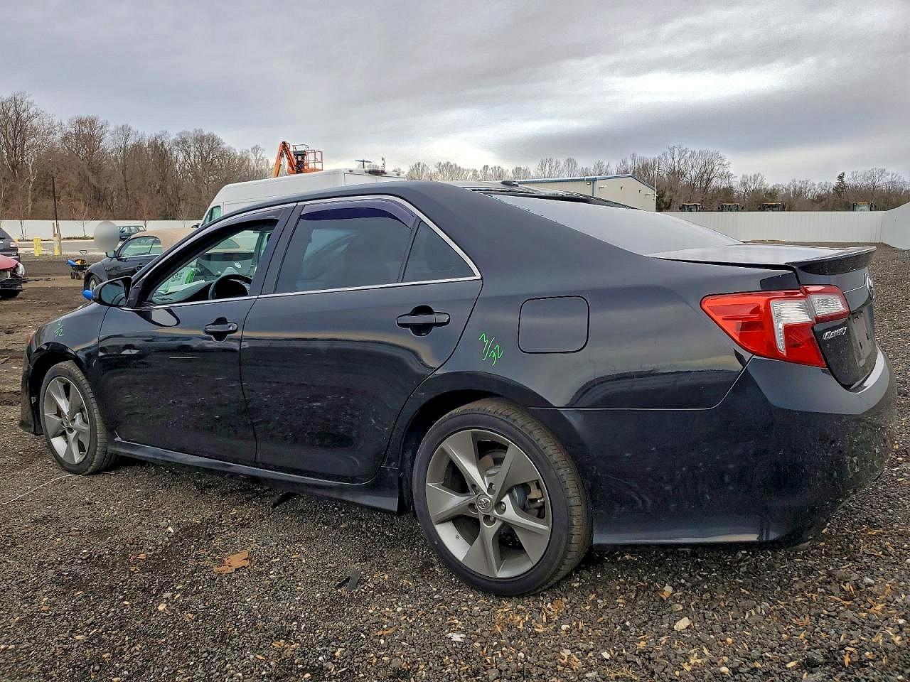 2012 Toyota Camry - Фото 2