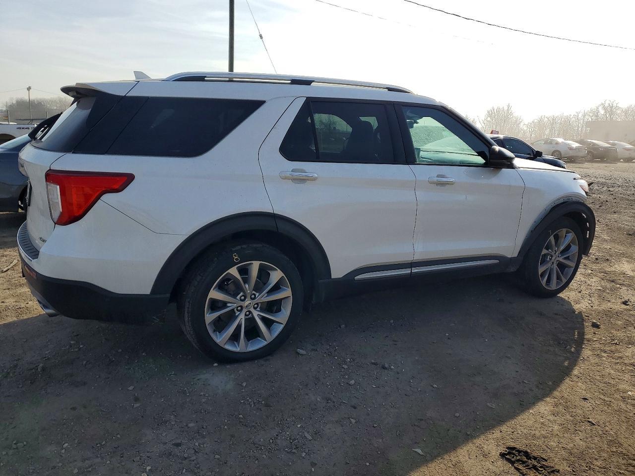 2021 Ford Explorer Platinum - Image 3