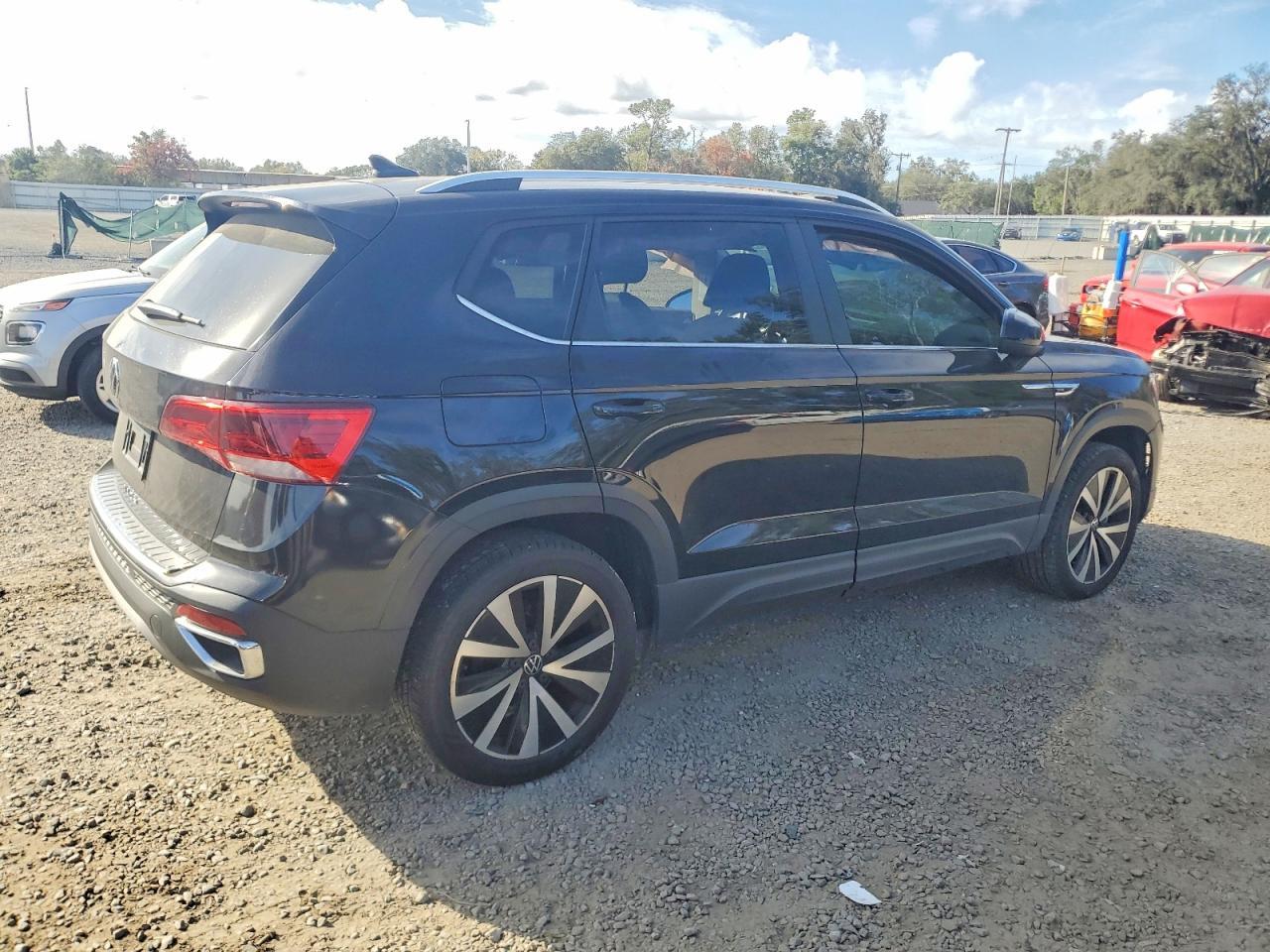 2022 Volkswagen Taos Se - Фото 3