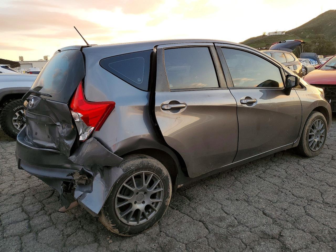 2018 Nissan Versa Note S - Фото 3