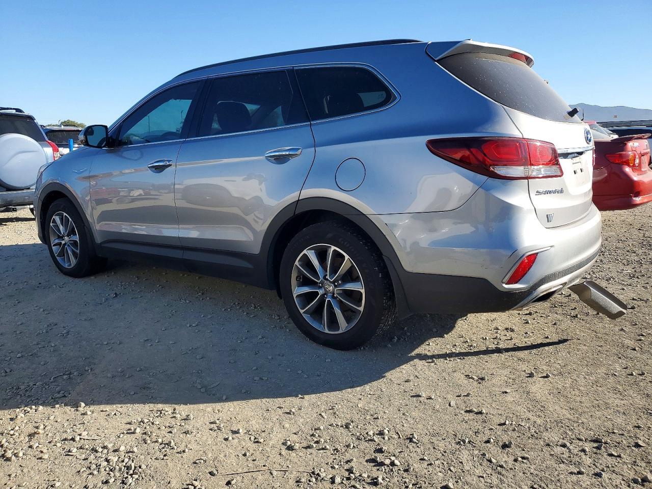 2017 Hyundai Santa Fe Se - Фото 2