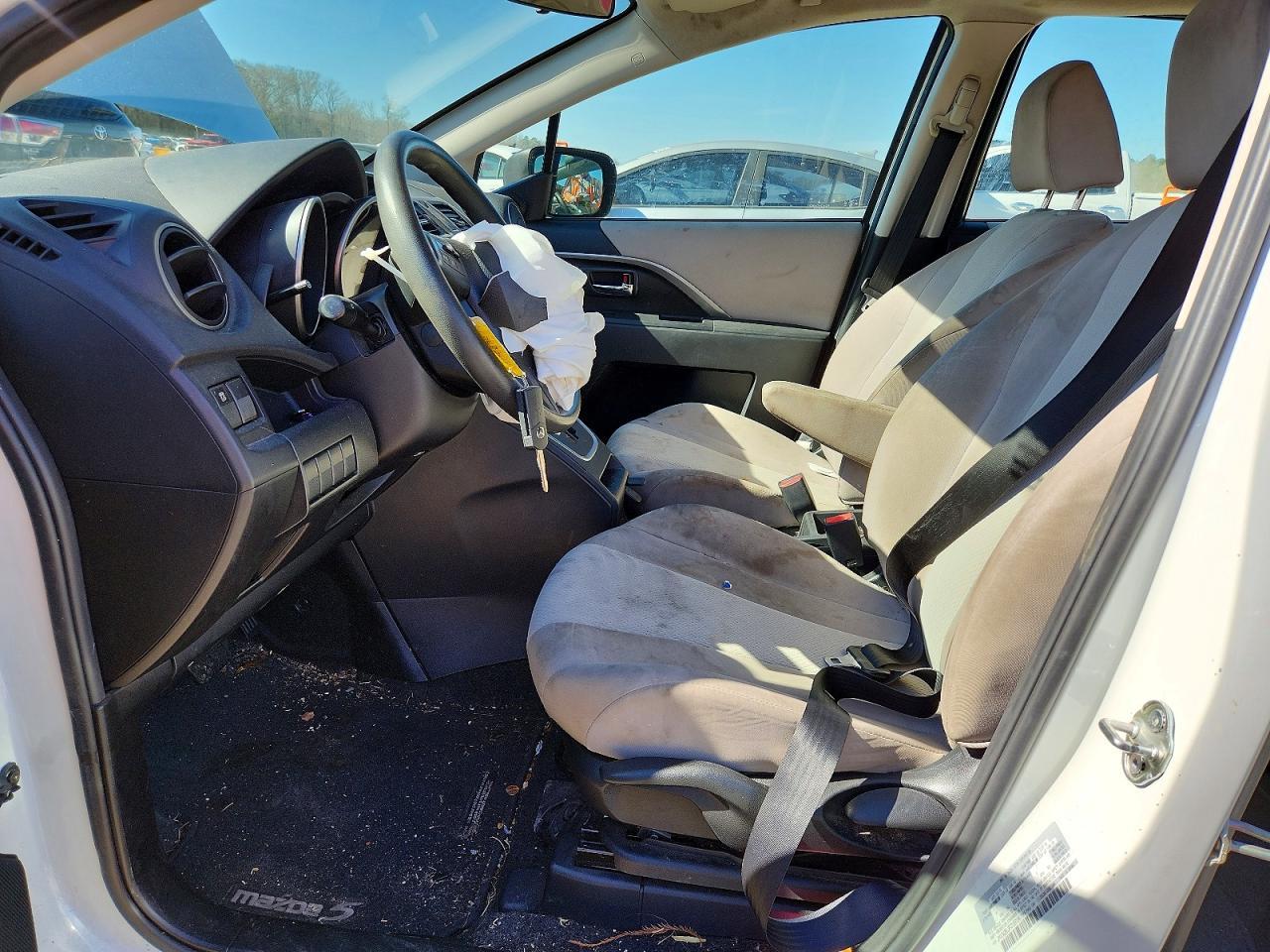 2015 Mazda 5 Sport - Image 7