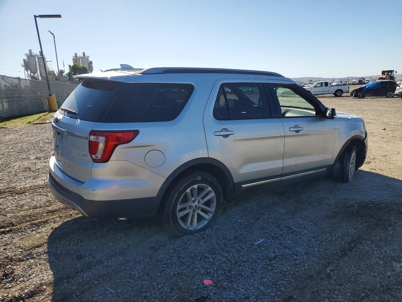 2016 Ford Explorer Xlt - Фото 3