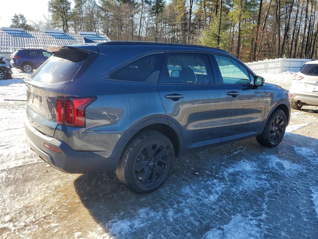2021 Kia Sorento S - Фото 3