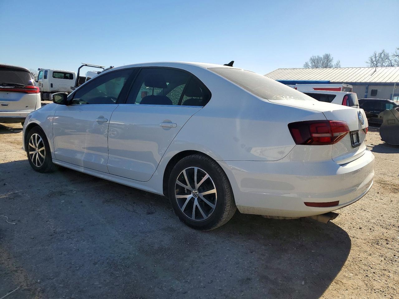 2017 Volkswagen Jetta - Фото 2