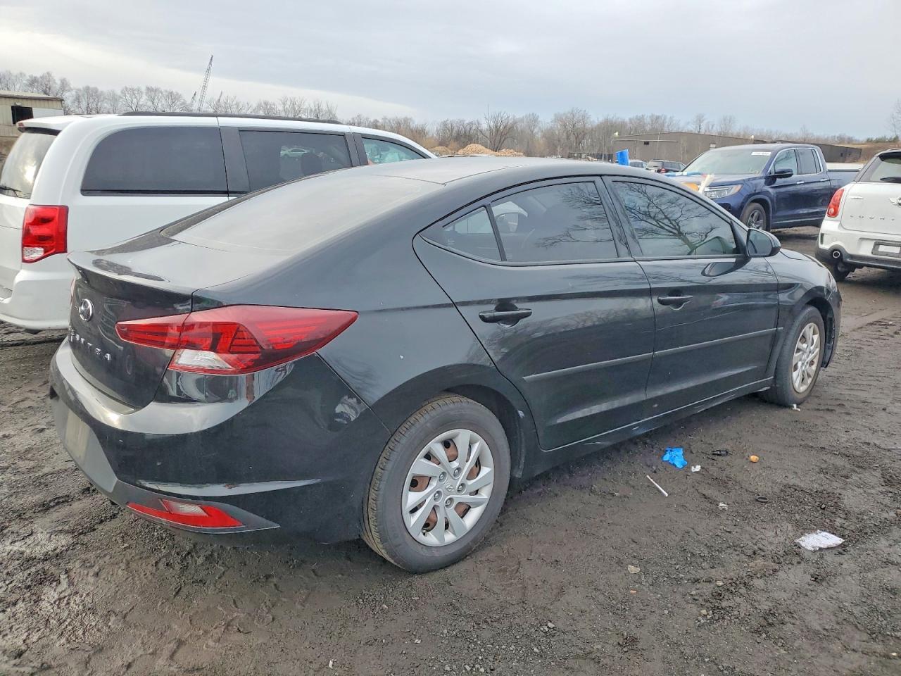 2020 Hyundai Elantra Se - Фото 3