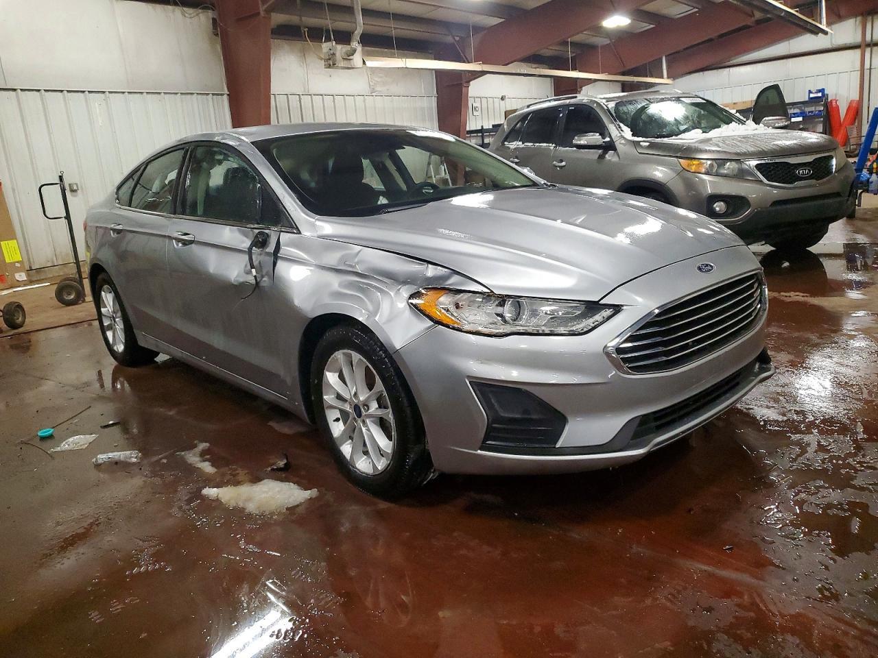 2020 Ford Fusion Se - Фото 4