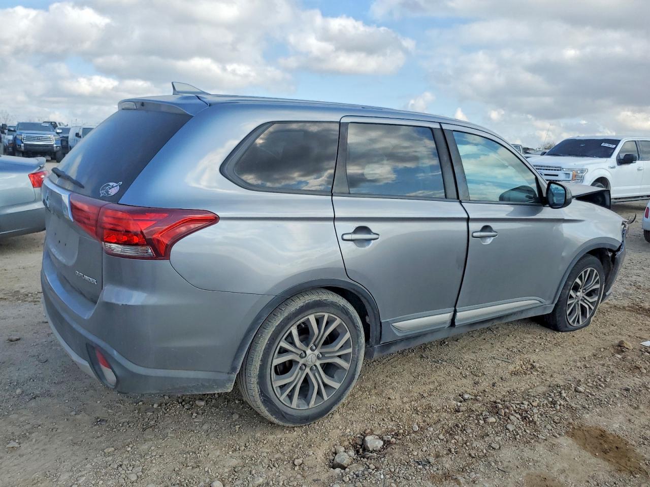 2018 Mitsubishi Outlander Es - Фото 3