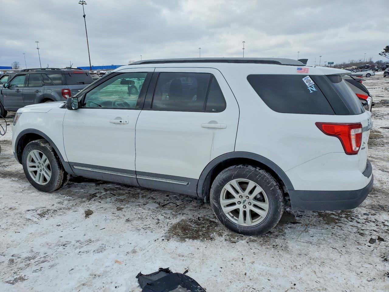 2019 Ford Explorer Xlt - Фото 2