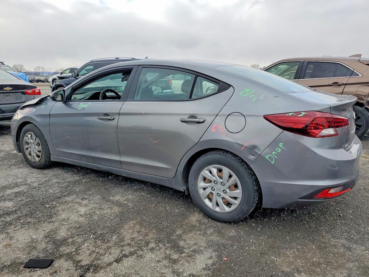 2020 Hyundai Elantra Se - Image 2