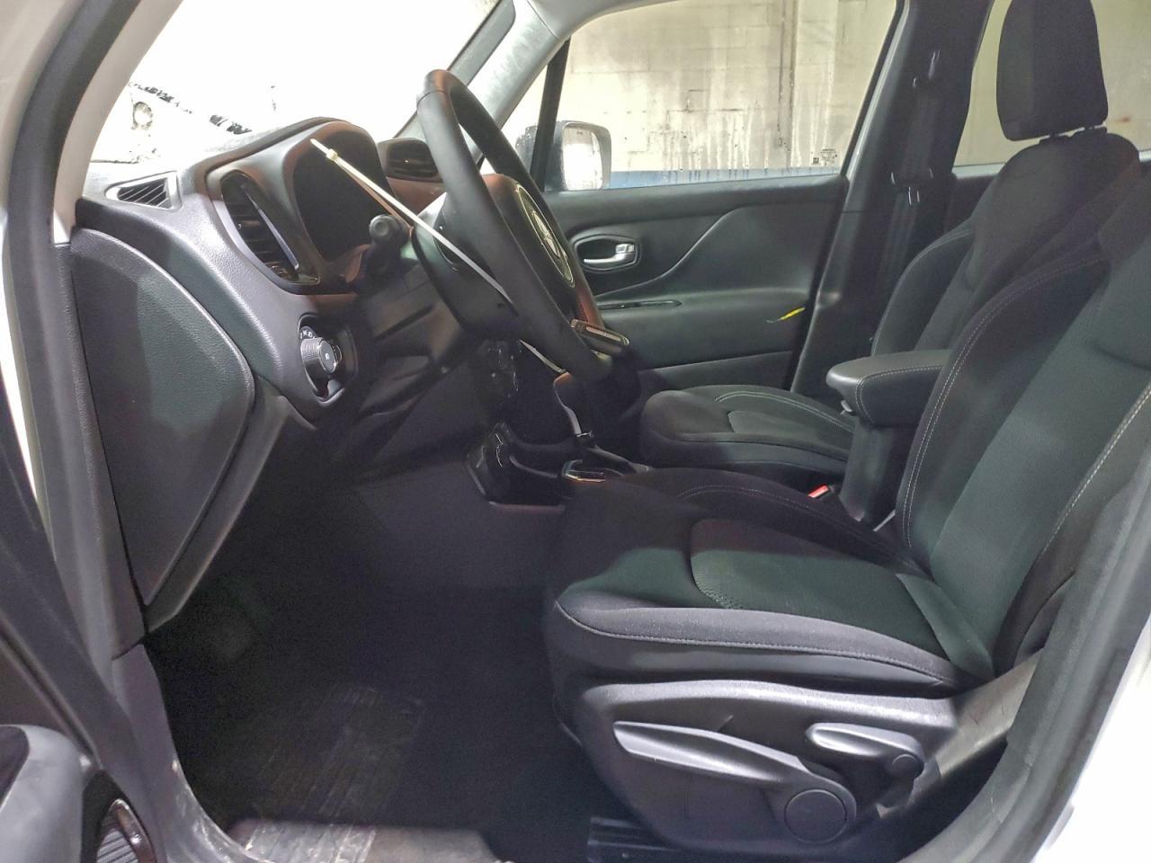 2023 Jeep Renegade Altitude - Image 7