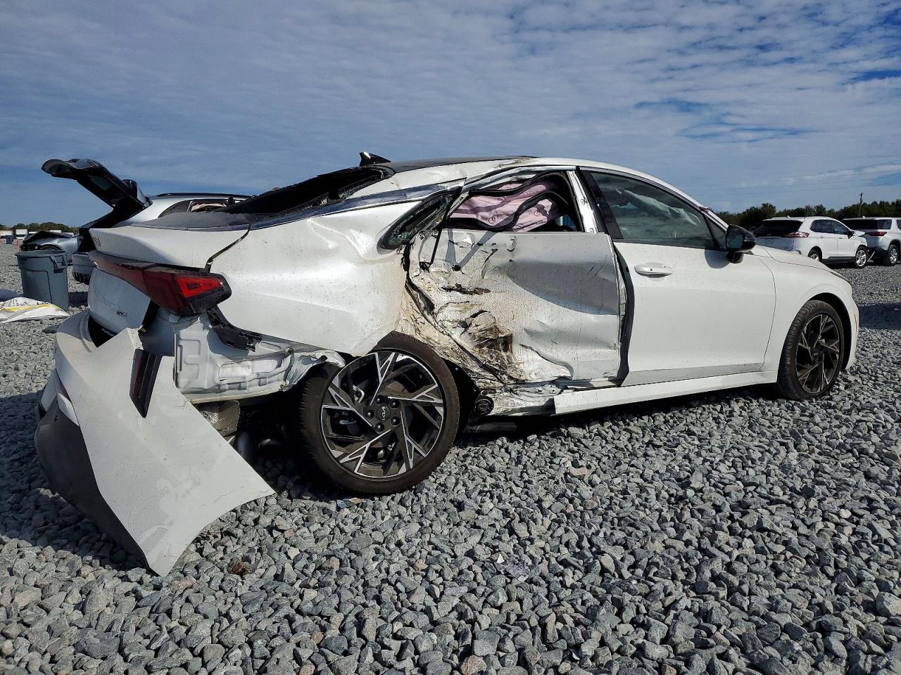 2025 Kia K5 Gt Line - Image 3