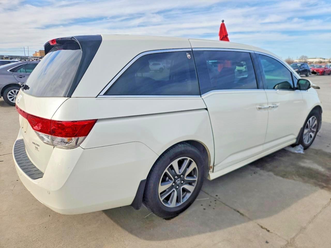 2015 Honda Odyssey Touring - Фото 3