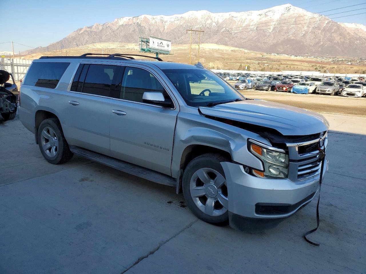 2017 Chevrolet Suburban K1500 Ls - Фото 4