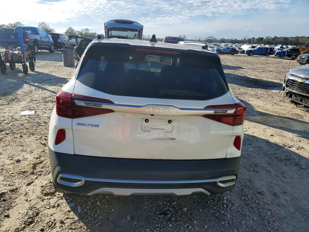 2022 Kia Seltos S - Фото 6