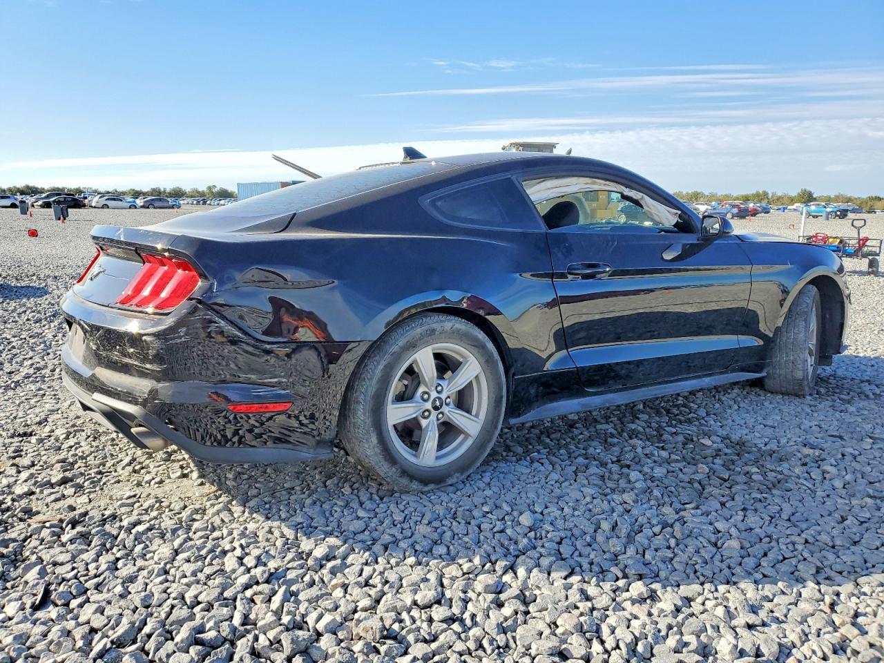 2022 Ford Mustang - Фото 3