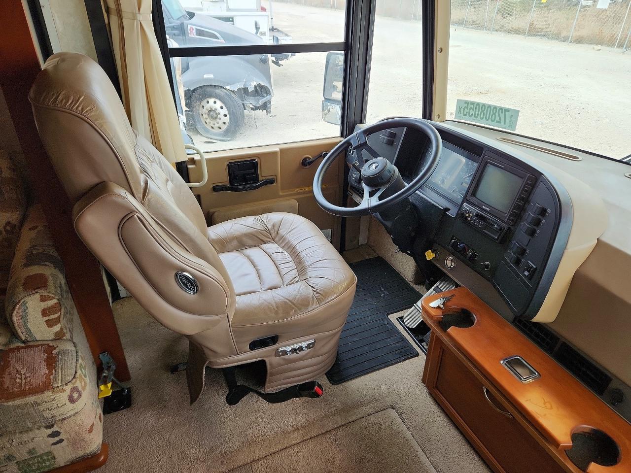 1999 Winnebago Cheiftain Recreational Vehicle - Фото 5