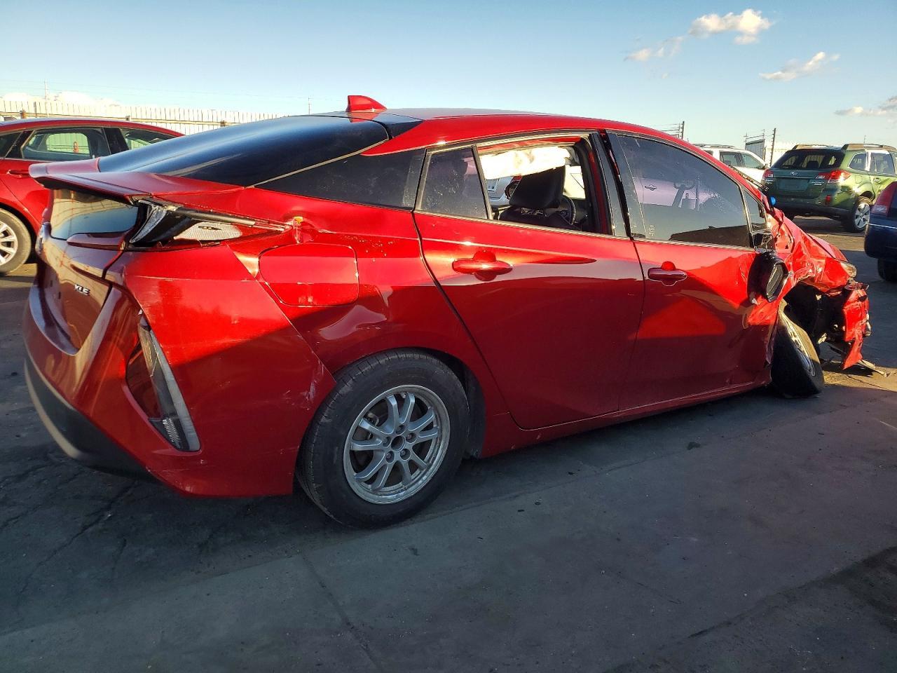2020 Toyota Prius Prime Le - Фото 3