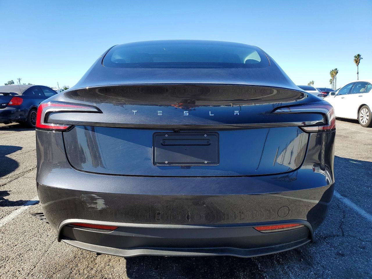2025 Tesla Model 3 - Фото 6