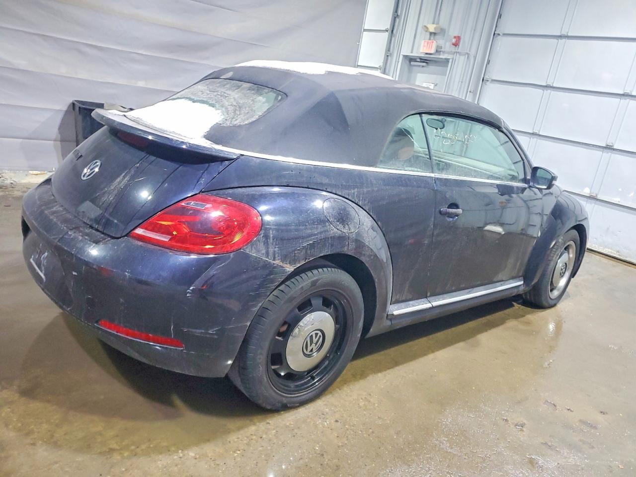 2015 Volkswagen Beetle 1.8T - Фото 3