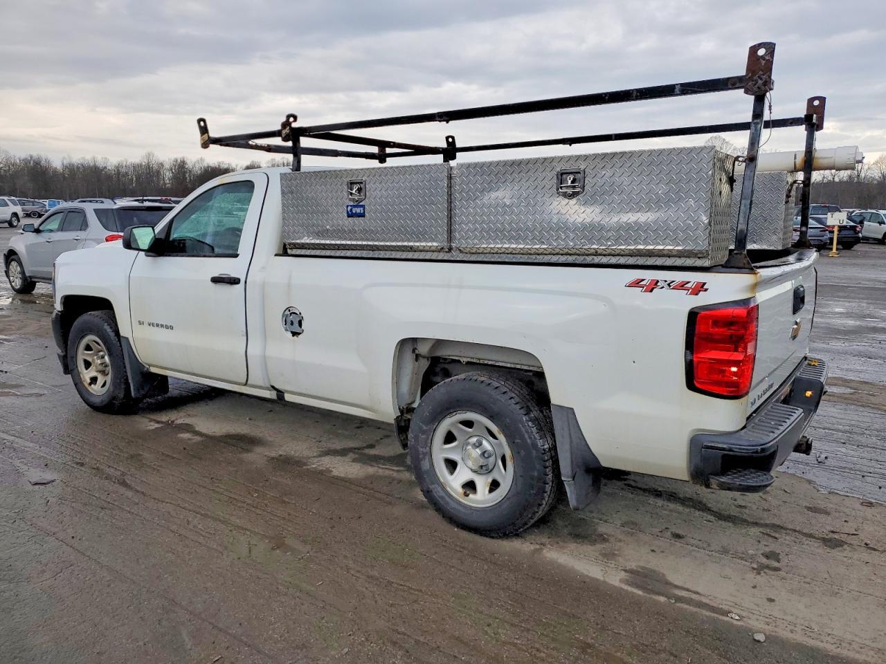 2018 Chevrolet Silverado 1500 Utility Wt 5.3L V-8 - Фото 2