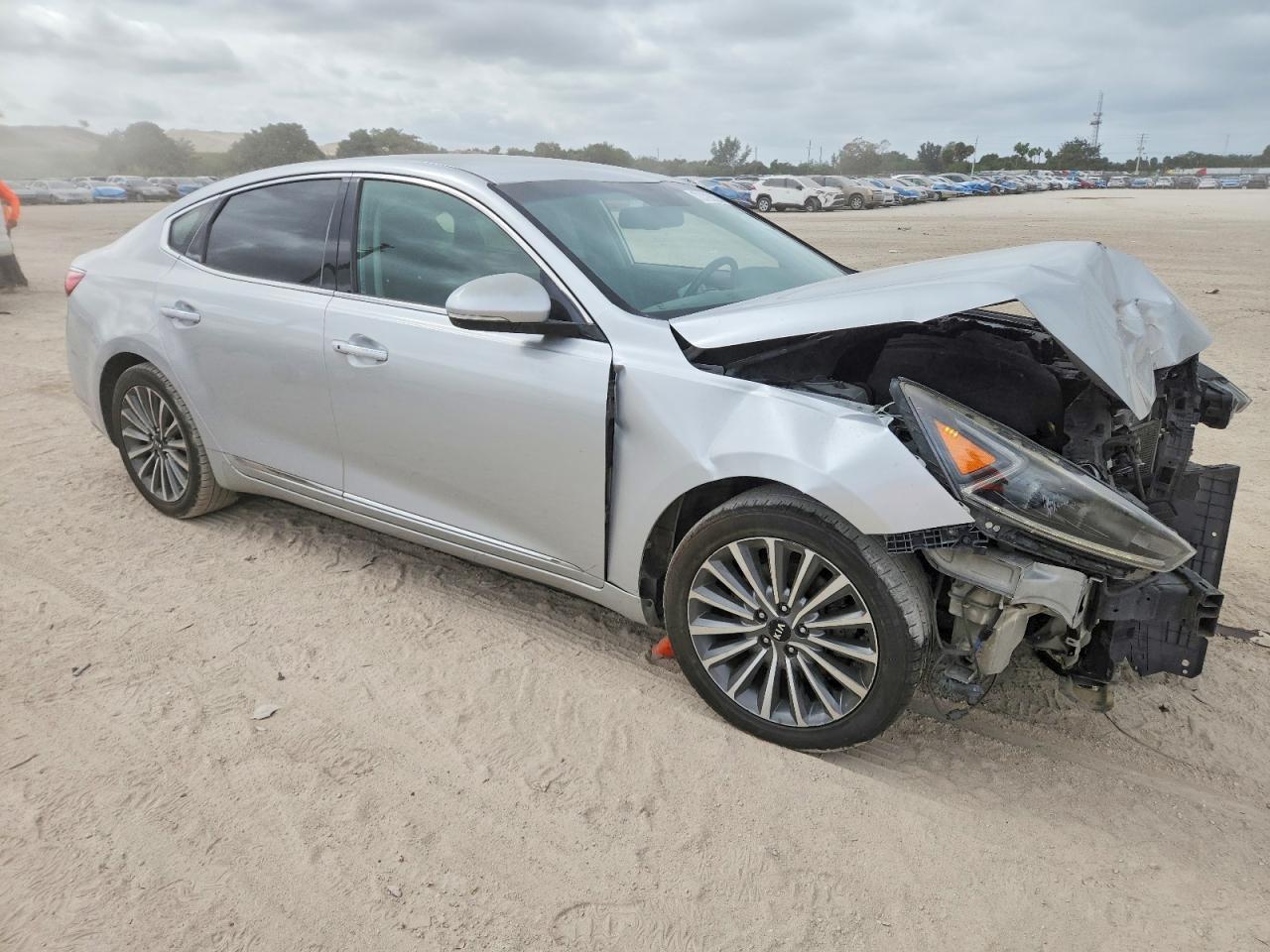 2017 Kia Cadenza Premium - Фото 4