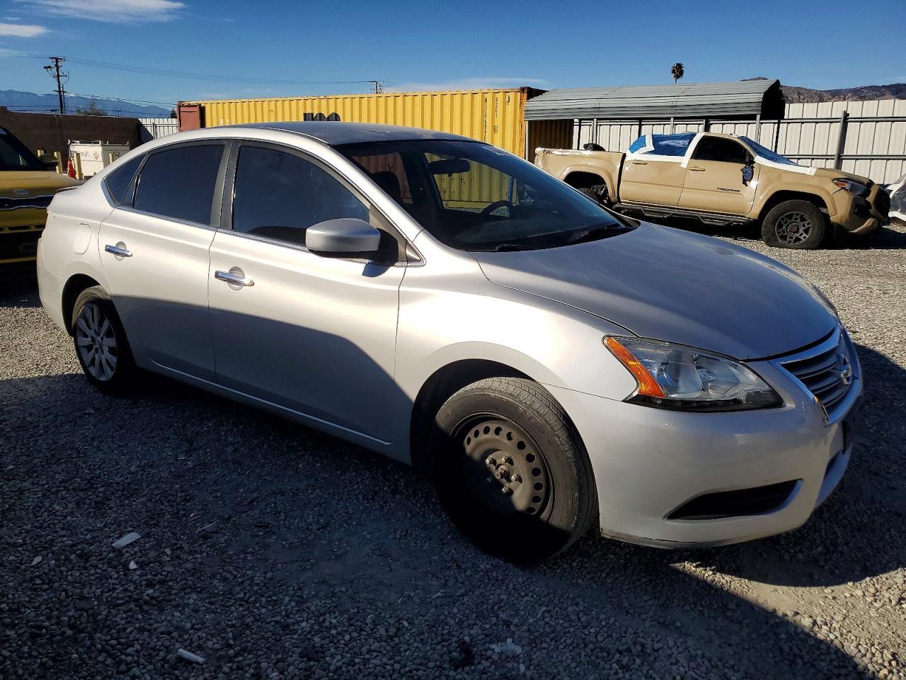 2015 Nissan Sentra S - Фото 4