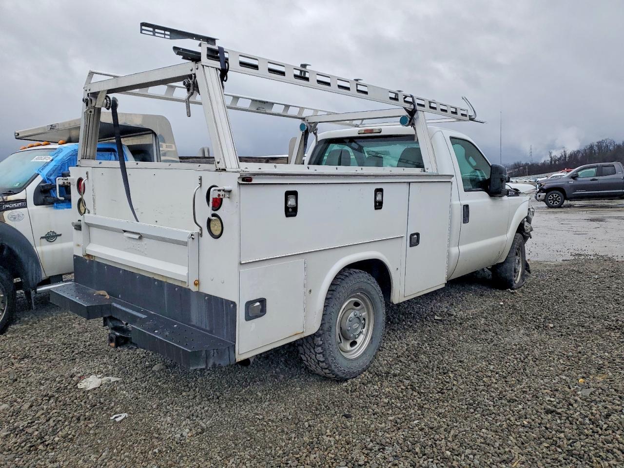 2015 Ford F250 Super Duty Utility / Service Truck - Фото 3