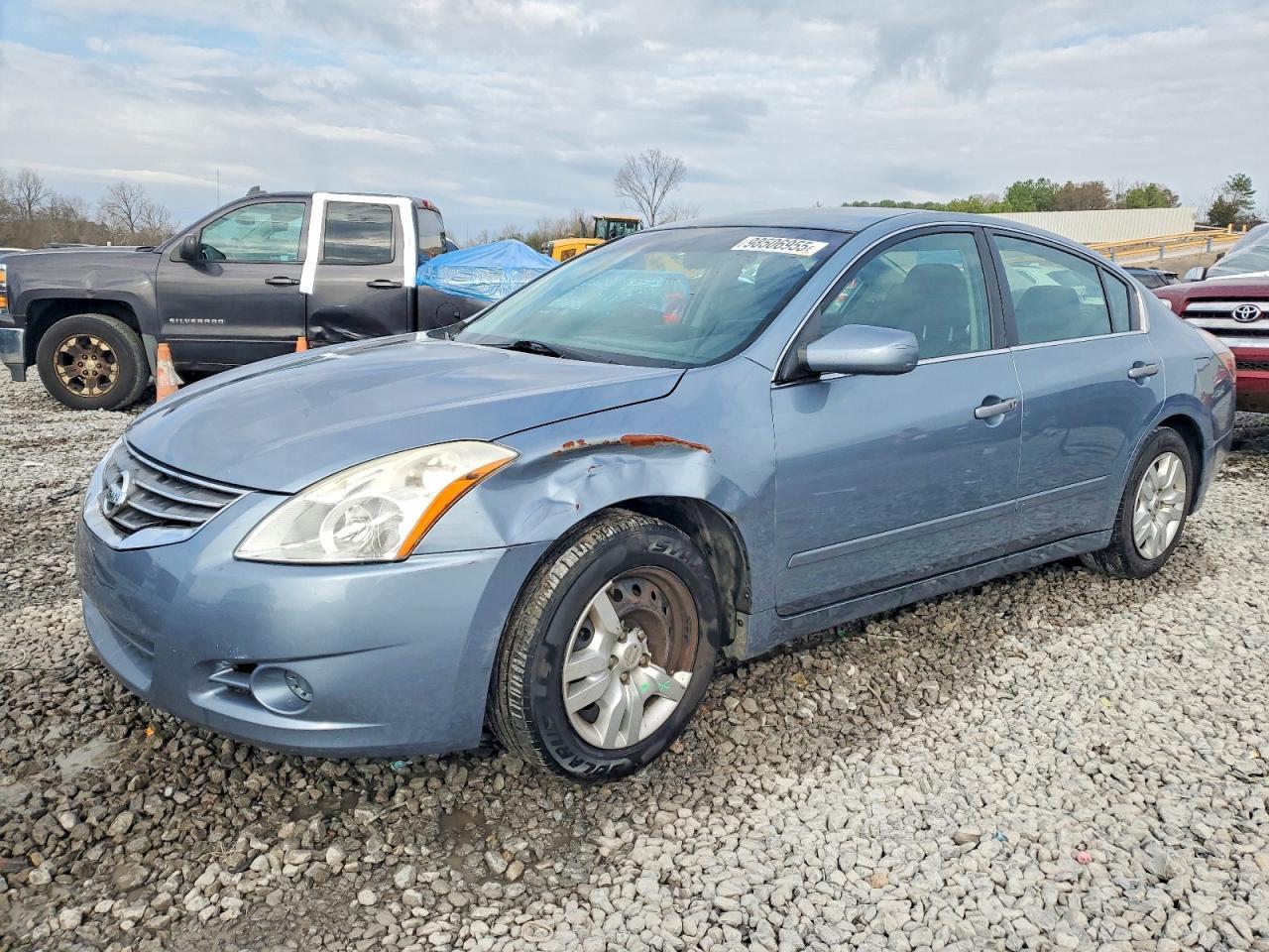 2012 Niss Altima Base