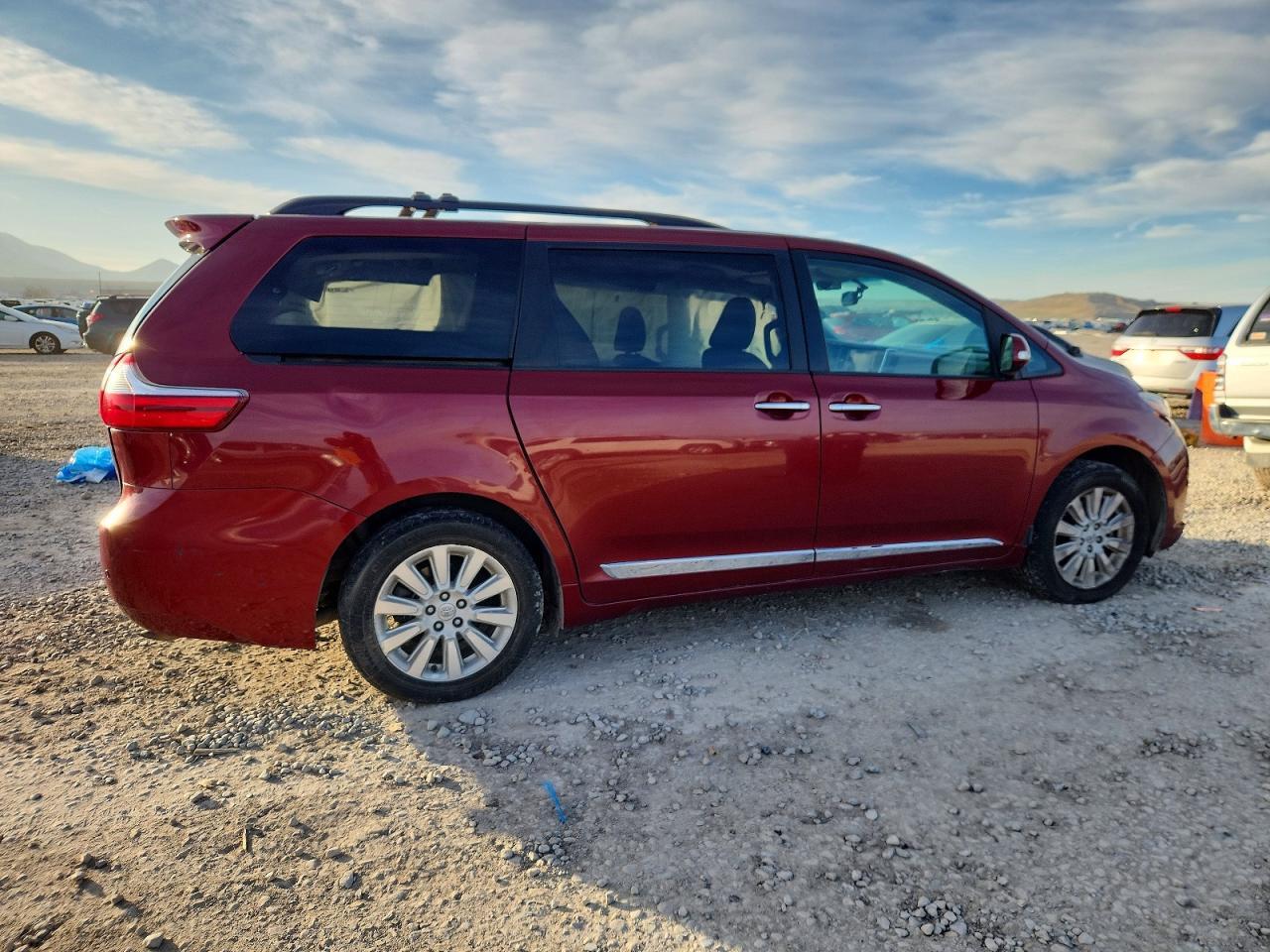 2015 Toyota Sienna - Фото 3