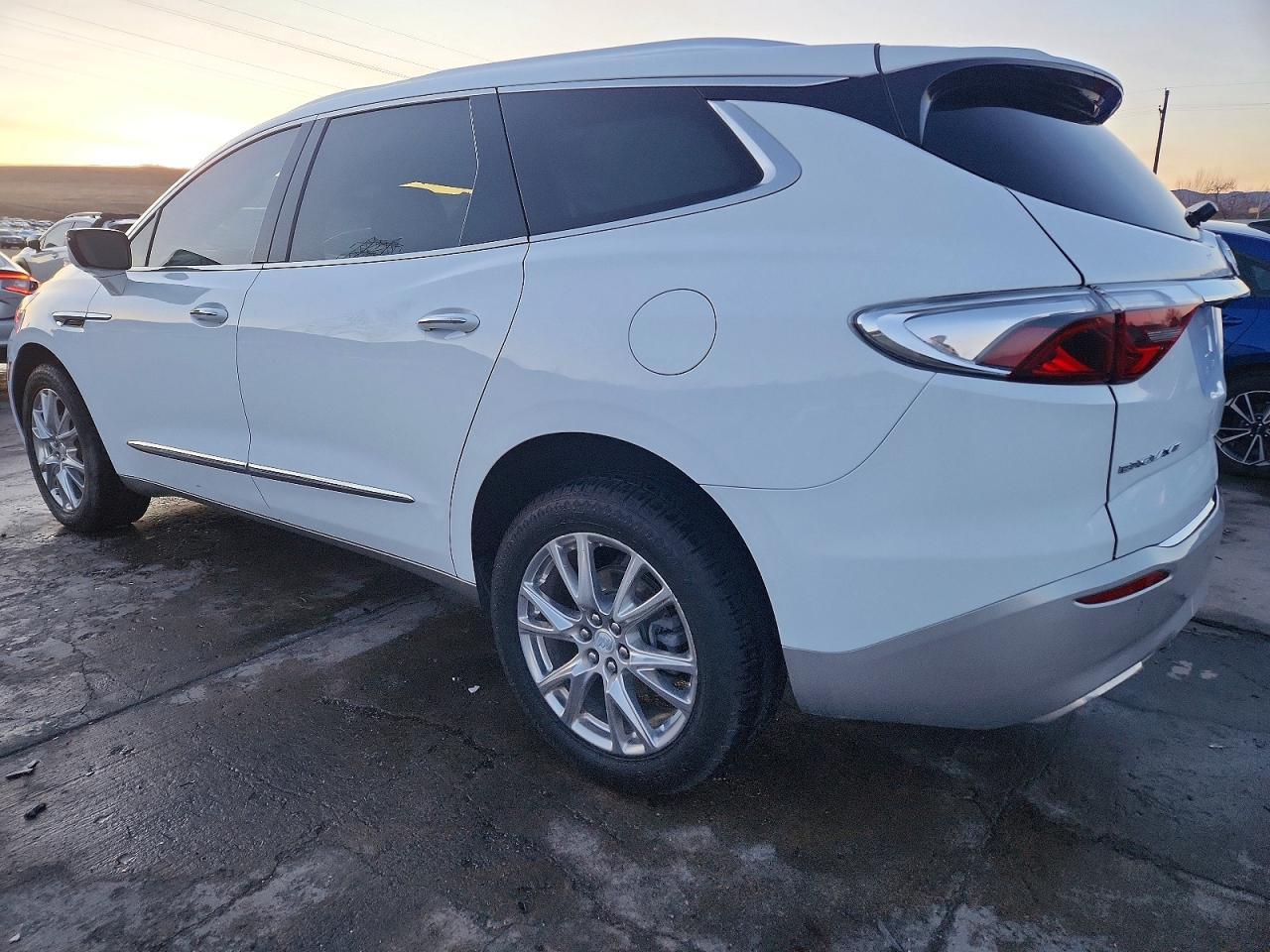 2022 Buick Enclave Premium - Фото 2