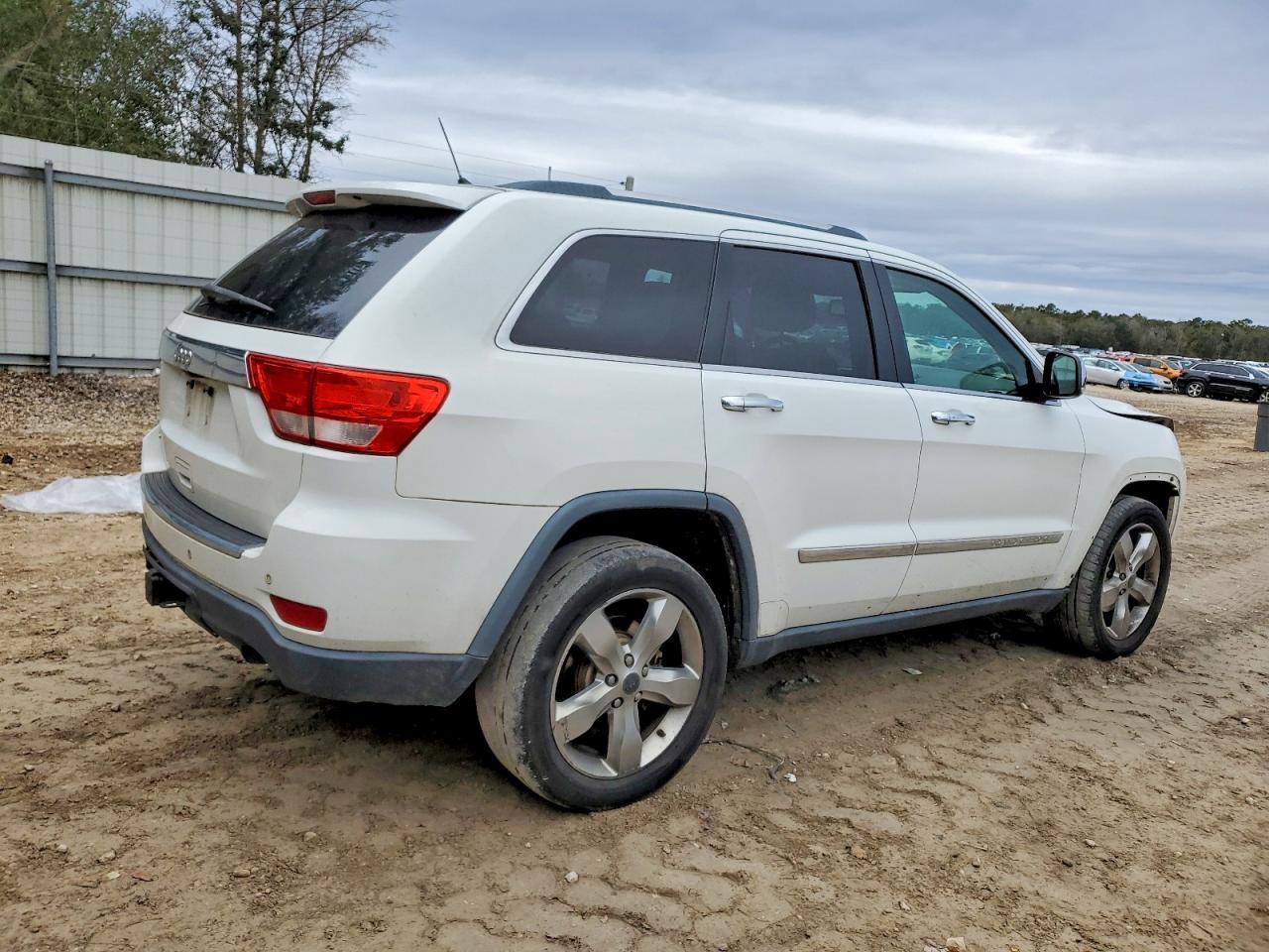 2013 Jeep Grand Cherokee Limited - Image 3