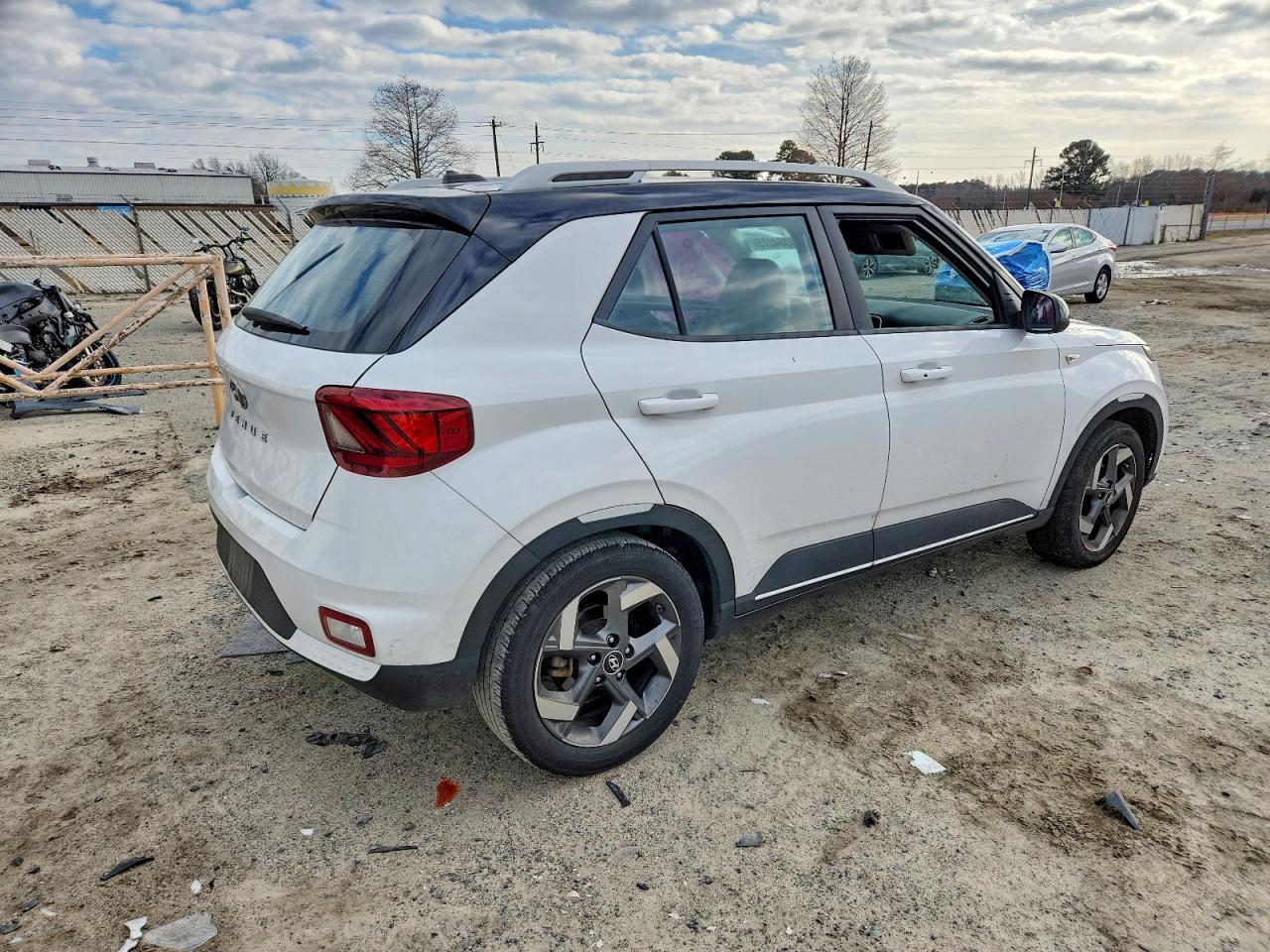 2023 Hyundai Venue Sel - Image 3