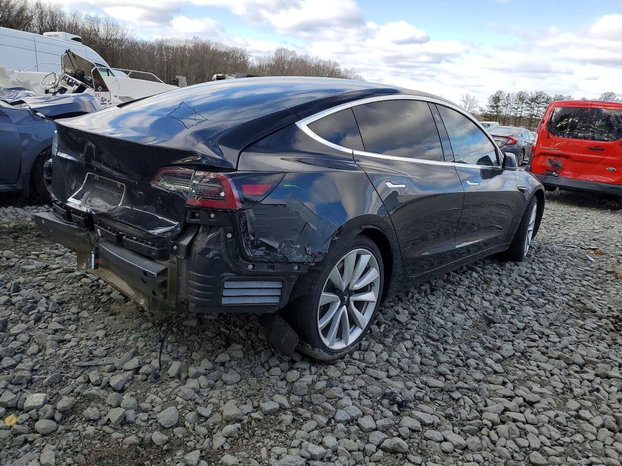 2018 Tesla Model 3 - Фото 3