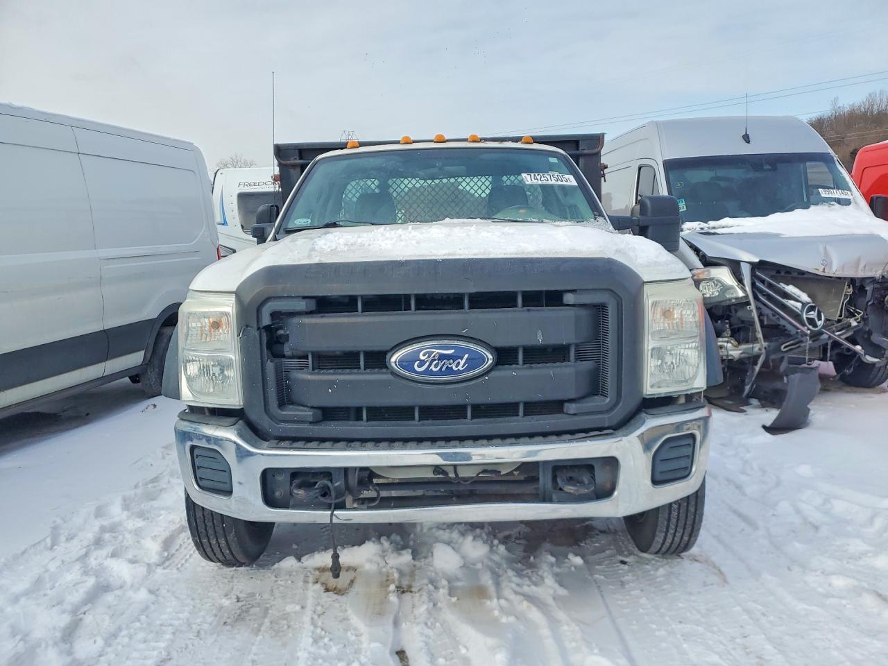 2011 Ford F550 - Фото 5